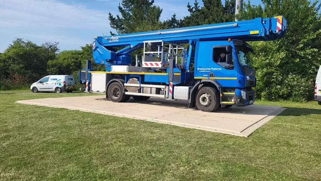 Cherry picker on trackway mats
